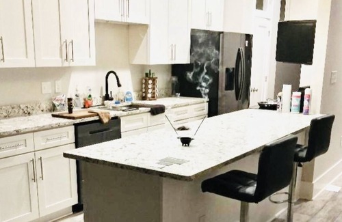 Gert Town House | “Mini Magnolia”: Quiet 2 Story 3BR Home Near mid-city (No Pets/Animals)