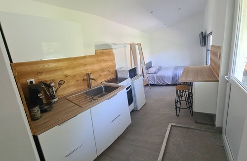 Verdun House | Mini Maison Indépendante Avec Terrasse et Jardin ?