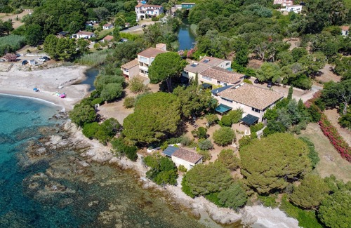 Favone Villa | Mini villa 2 people, ground floor, feet in the water direct access to the beach