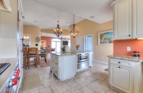 Lewes House | MINI-WEEKS AVAILABLE! Beautiful Views! Great Location! PET FRIENDLY! Book Today!
