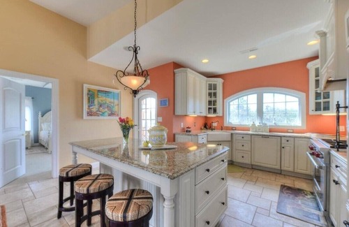 Lewes House | MINI-WEEKS AVAILABLE! Beautiful Views! Great Location! PET FRIENDLY! Book Today!