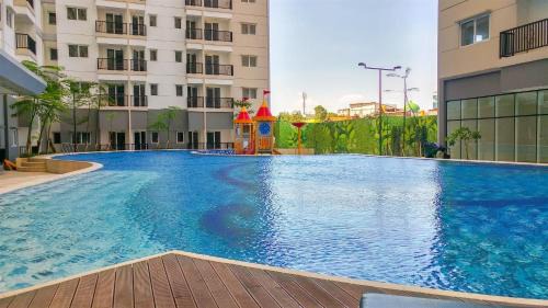 East Jakarta Apartment | Minimalist and Comfort Stay Studio Room at Signature Park Grande Apartment By Travelio