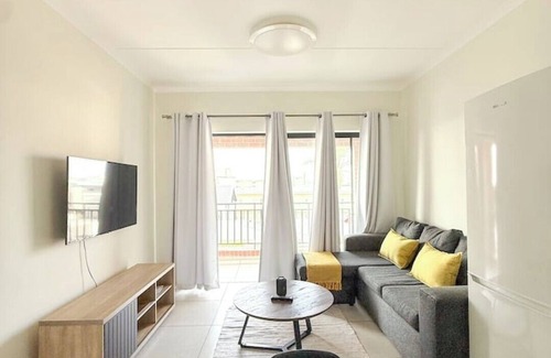 Greater Johannesburg Metropolitan Area Apartment | Minimalist Stay | Clean, Cute & Cozy.