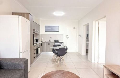 Greater Johannesburg Metropolitan Area Apartment | Minimalist Stay | Clean, Cute & Cozy.