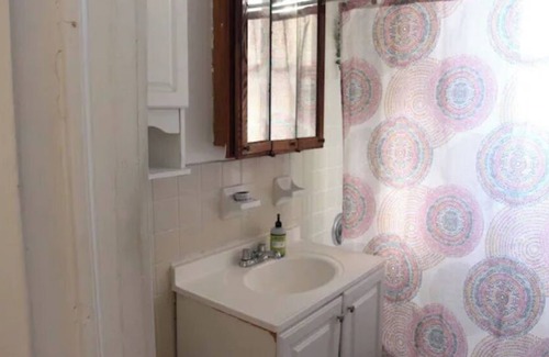 Queens Apartment | Minimalist Studio close to transportation,international cuisine.Walk to LGA LGA.