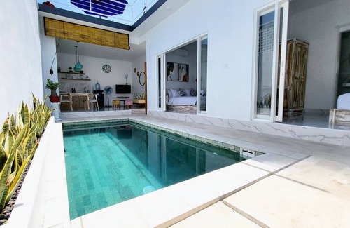Kalibukbuk Villa | Minimalist Villa with Pool and Rooftop