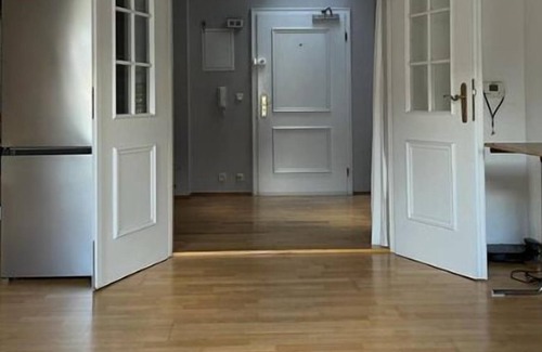 Gartnerplatz Bed & Breakfast | Minimalistic Light-flooded 1-Bedroom Apartment In Munich