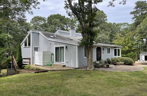 Tisbury House | Mink Meadows- Home Away From Home- Private beach-Comfortable and Bright