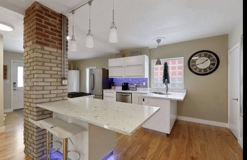 Southwest Minneapolis Apartment | Minneapolis Tangletown Lux Property Airbnb “super host” certified