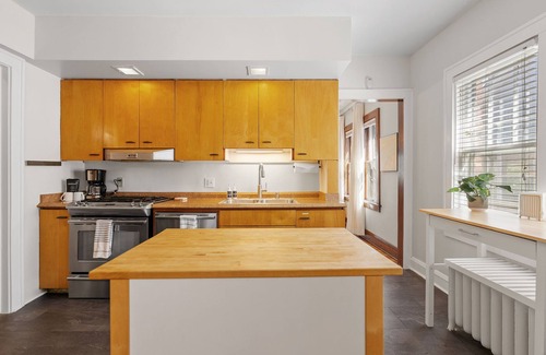 Ecco House | MINNeSTAY* Calhoun Cove