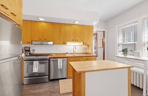Ecco House | MINNeSTAY* Calhoun Cove