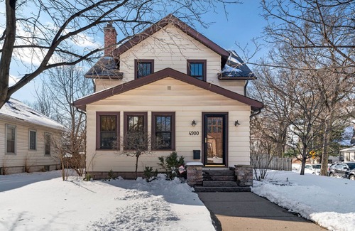 Edina House | MINNeSTAY* Fulton Lodge | Close to the Lakes!