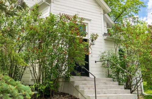 Howard Lake House | MINNeSTAY* Goin' to the Chapel | Historic | Romantic