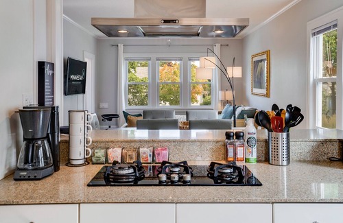 Powderhorn House | MINNESTAY* Jewel of Standish ★ Backyard Sauna ★ Steam Shower ★ Work From Home