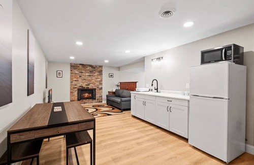 Burnsville House | MINNeSTAY* Keating Court |