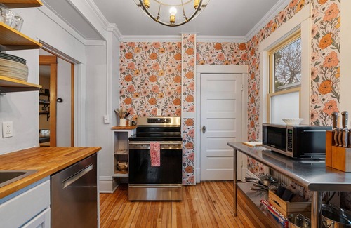 Powderhorn Park House | MINNeSTAY* Powderhorn Perch | Private Fenced Yard