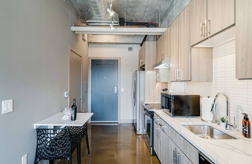 Warehouse District Apartment | MINNeSTAY* Sable 302 | North Loop