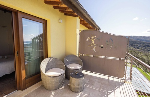 Passignano sul Trasimeno Apartment | Minore- Room with balcony with lake view