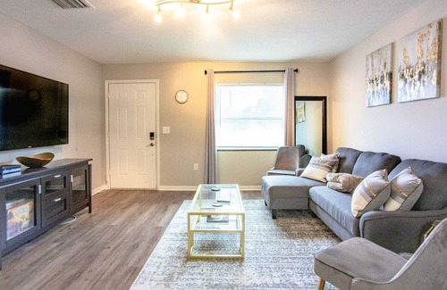 Temple Terrace Apartment | MINS FROM BUSCH Gardens/Moffitt Cancer Center/USF!