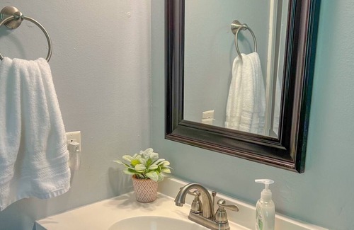 Irmo House | Mins from Lk Murray and DT - Cheerful Irmo Home