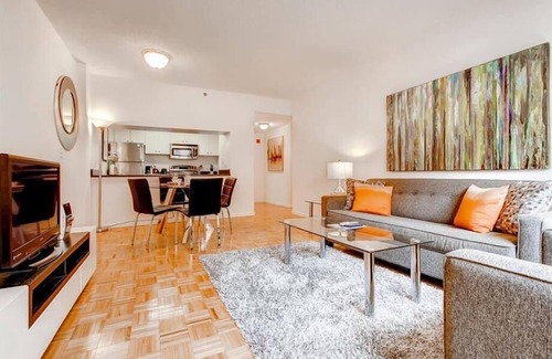 Hoboken Apartment | Mins from PATH 2 BR | Children's Playground | Gym