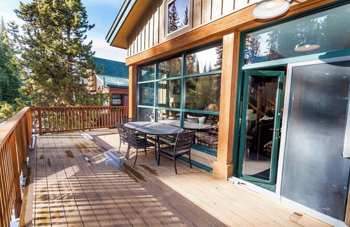 Keystone House | Mins from Resort Shuttle is this Townhome w/Beautiful Views from Private Deck
