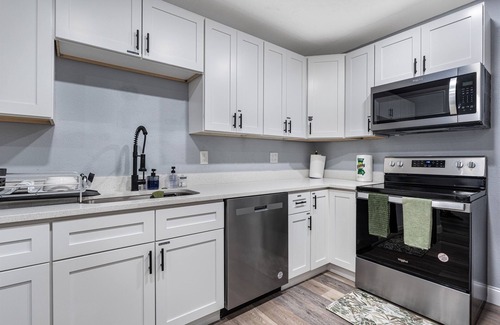 Clearwater House | Mins to Beach + Pool Game Room + Sleeps 10