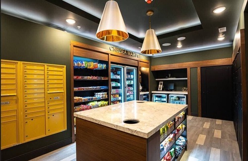 DeBaliviere Place Apartment | Mins to BJ Hospital, CWE|Parking+ Pool + Gym + W&D