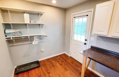 Davison House | Mins to Creekside Acres Event Barn, Cozy 3 bedrooms in the country