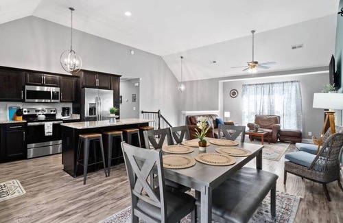 Clarksville House | Mins to Downtown & Ft. Campbell - Lux at Lancelot