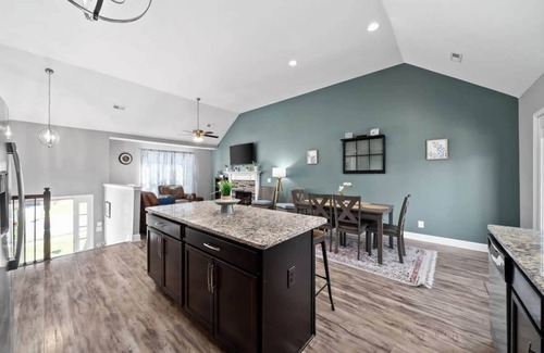 Clarksville House | Mins to Downtown & Ft. Campbell - Lux at Lancelot