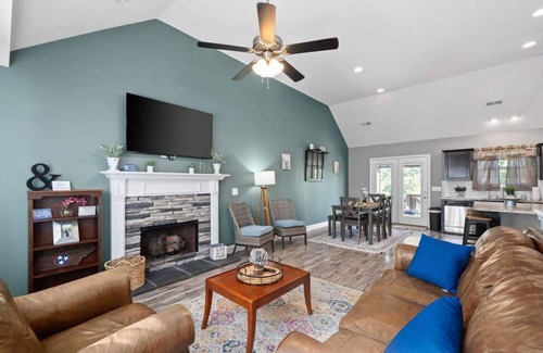 Clarksville House | Mins to Downtown & Ft. Campbell - Lux at Lancelot