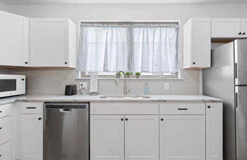 Chattanooga House | Mins to Downtown, Park, & Zoo! Crafty on Hoyt