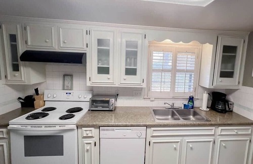 Montgomery House | Mins to Downtown, Parks,& ASU - Courtyard Retreat