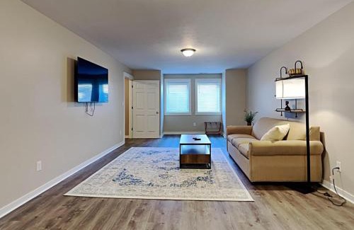 Indianapolis House | Mins to Downtown & Raceway Rookwood Retreat 1 & 2