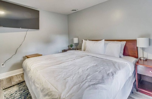 West Pensacola House | Mins to Downtown & the Beach! Myrtle Main-House