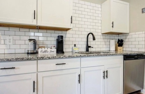 Dunean House | Mins to Hospital, Airport, Downtown