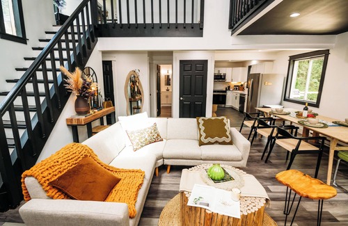 Pocono Summit House | Mins to Kalahari Resort! Creekside Family Chalet Playroom Game Firepit