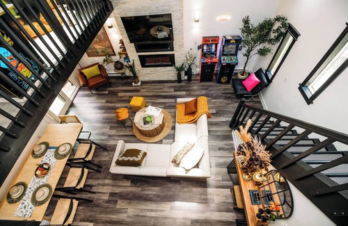 Pocono Summit House | Mins to Kalahari Resort! Creekside Family Chalet Playroom Game Firepit