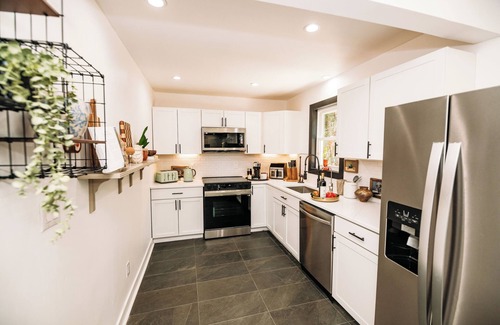 Pocono Summit House | Mins to Kalahari Resort! Creekside Family Chalet Playroom Game Firepit