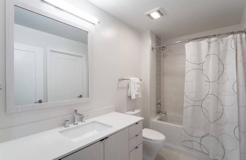Reston Apartment | Mins to Lake Anne Plaza | In/Outdoor Yogs | Reston Town Center