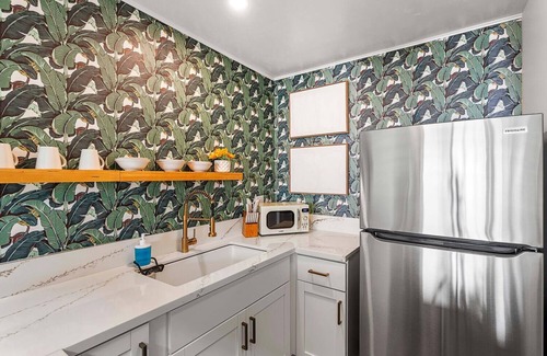 Historic Kailua Village Condo | Mins to Ocean I By Main Strip I Pool I Hot Tub I WIFI