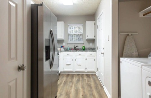 Wayne House | Mins to Park, River, Downtown! Chapel Hill Charmer