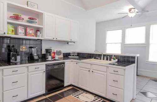 Columbus House | Mins to Riverwalk & Downtown - Mighty Mildred