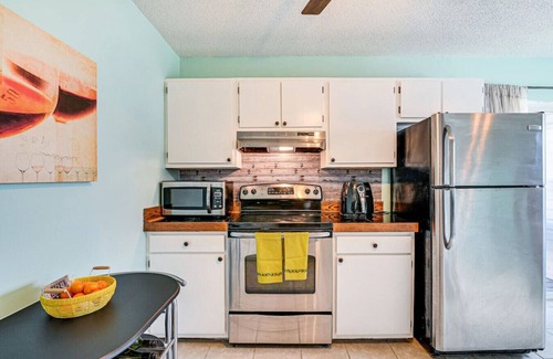 Surfside Beach Apartment | Mins to the Beach! - Pool - Screened Porch - Free Parking