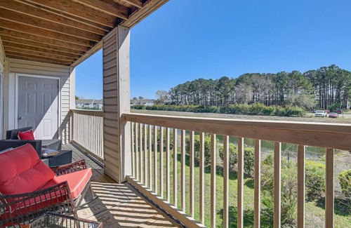 Surfside Beach Apartment | Mins to the Beach! - Pool - Screened Porch - Free Parking