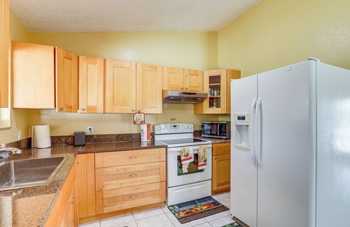 Fort Pierce House | Mins to the Coast: Port St Lucie Home w/Lanai!