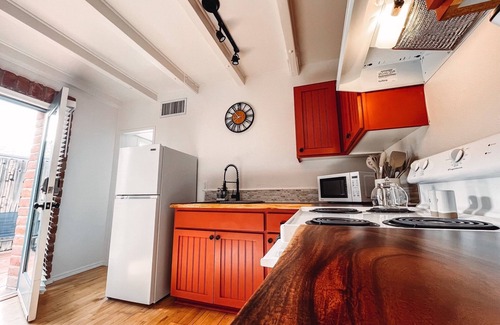 West University Apartment | Mins to UA, 4th, Downtown