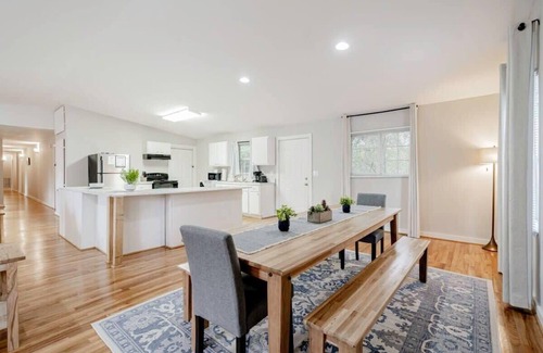 Columbia House | Mins to USC, Hospital, Zoo! Columbia Duet-Unit B