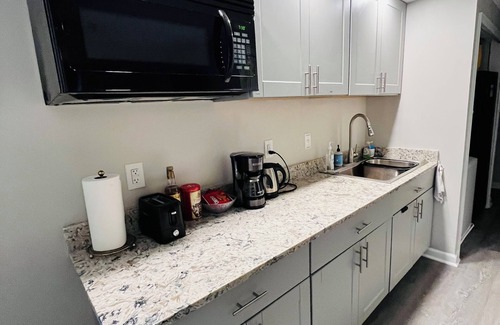 Potomac West House | Mins to Washington DC DCA Capitol National Mall Smithsonian Free Parking Metro